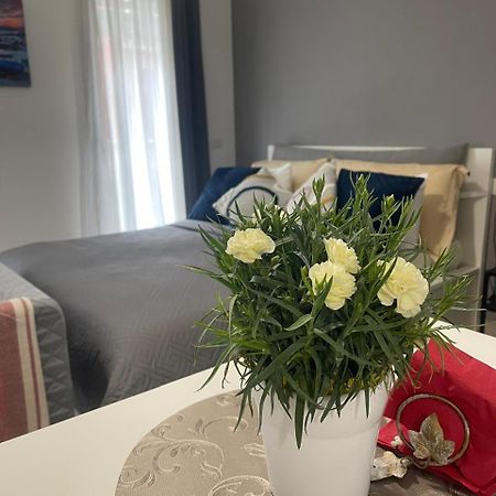 Margherita Apartment Барі Екстер'єр фото