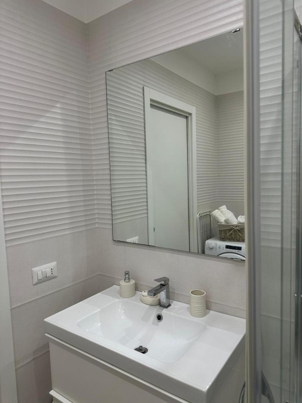 Margherita Apartment Барі Екстер'єр фото