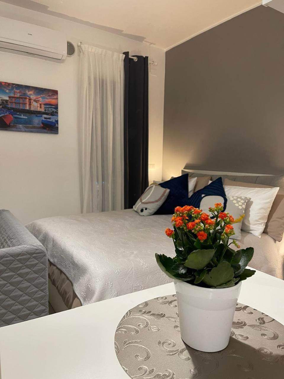 Margherita Apartment Барі Екстер'єр фото