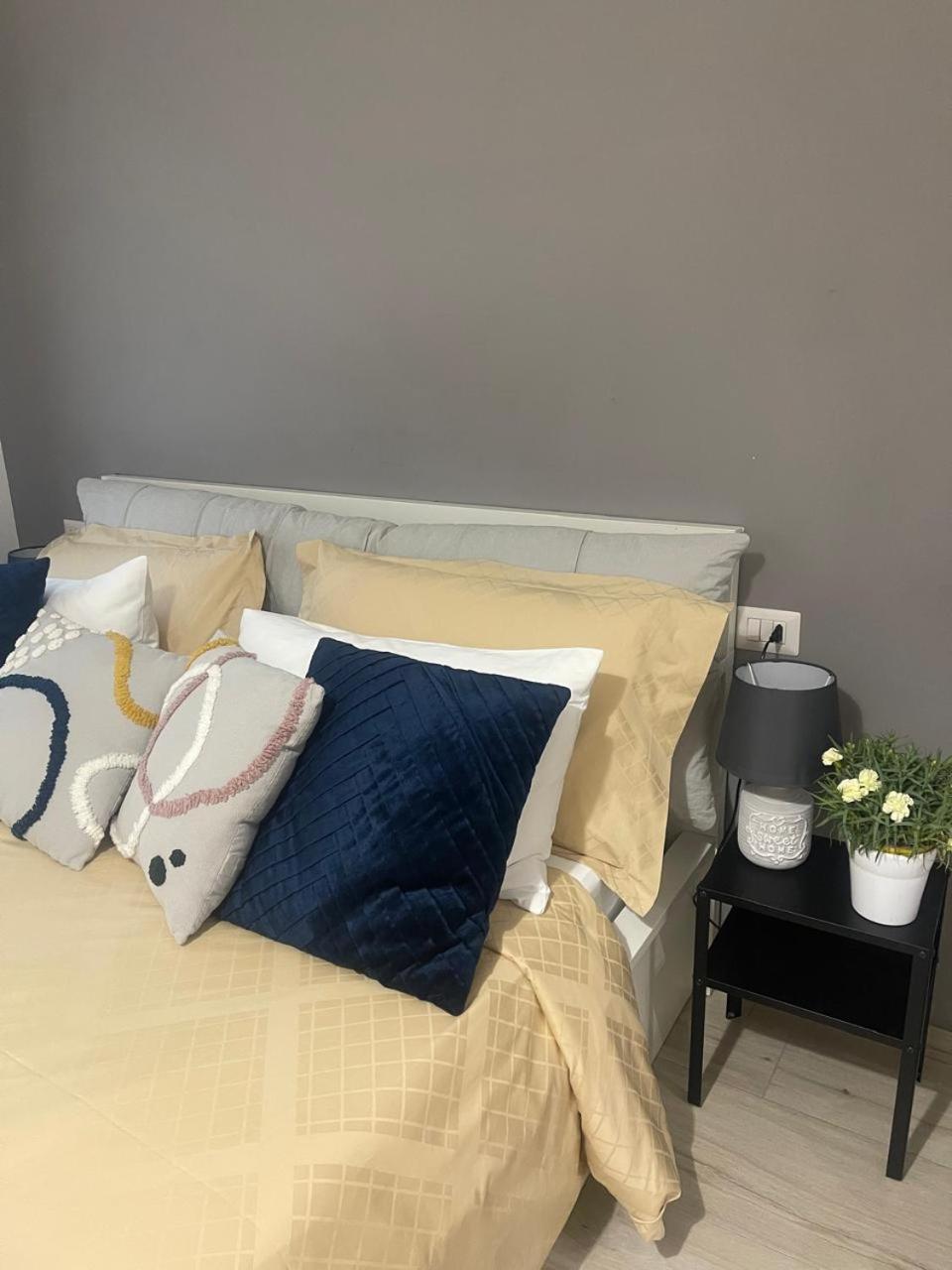 Margherita Apartment Барі Екстер'єр фото